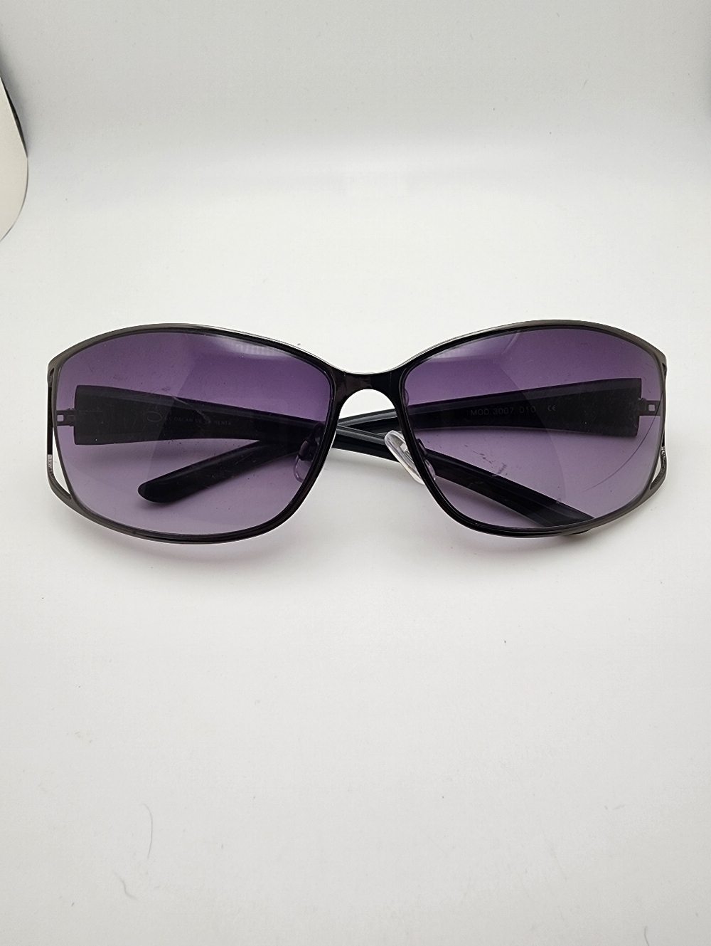 Oscar De La Renta Black Sunglasses With Purple Lenses
